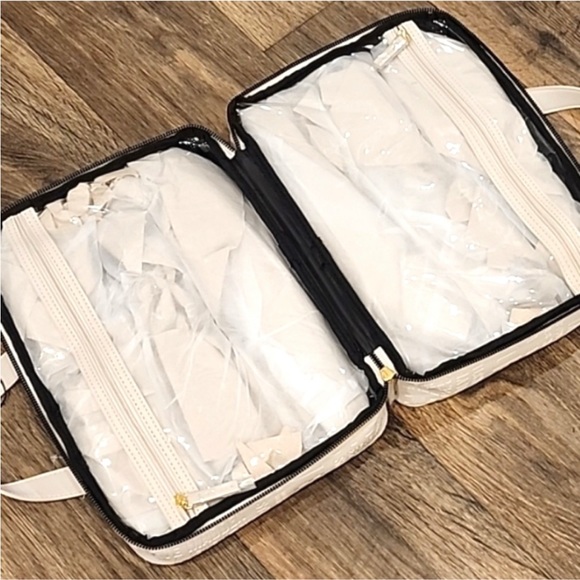 NWT Steve Madden Logo Floral
Weekender Cosmetic Case-Bone - Picture 4 of 7